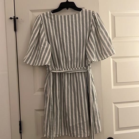 Gianni Bini Billie Striped Wrap Dress SZ MDD - Picture 4 of 7